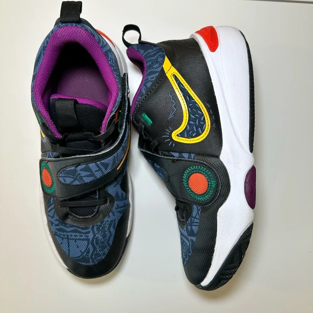 Nike Kids - Nike Team Hustle D 11 SE (GS) 'Black Mystic Navy Gold' sneakers